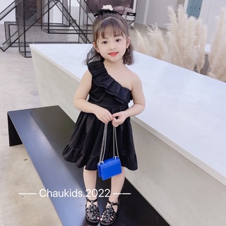 Váy đen lệch vai bé gái