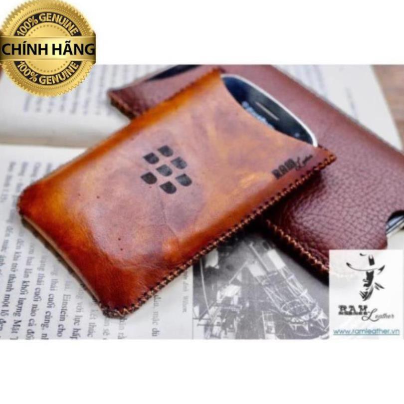 BAO DA BLACKBERRY DA BÒ VEGTAN MÀU NÂU SÁNG 9900/Q10 - HÀNG CHÍNH HÃNG RAM LEATHER . .