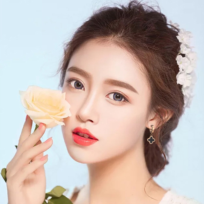 Bông tai thép titan mạ vàng hồng 18K không gây dị ứng hình cỏ bốn lá phong cách Hàn Quốc sang trọng dễ phối đồ