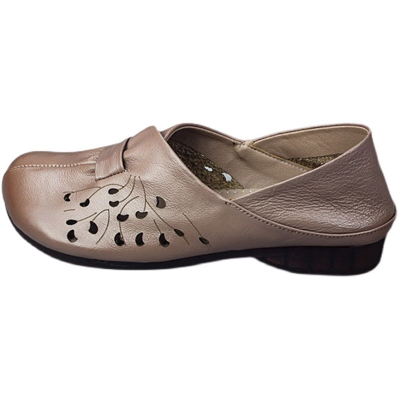 Xăng đan Đế Mềm Phẳng Đục Lỗ Thời Trang Xuân Hè Cho Phụ Nữ Trung Niên