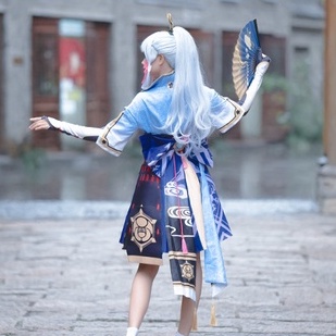Trang phục cosplay Kamisato Ayaka Genshin Impact hóa trang