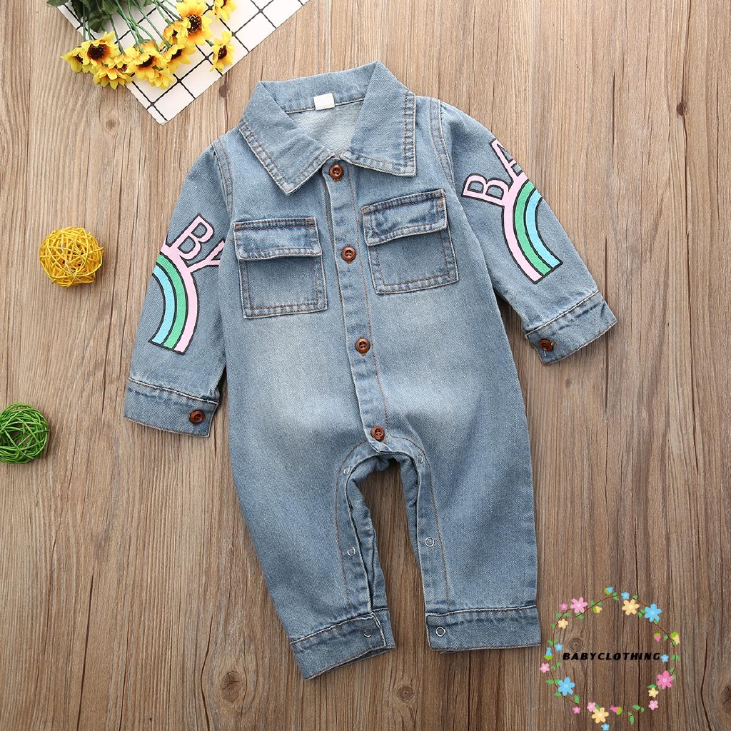 Bộ đồ liền thân Denim tay dài phối túi phối túi dễ thương cho bé