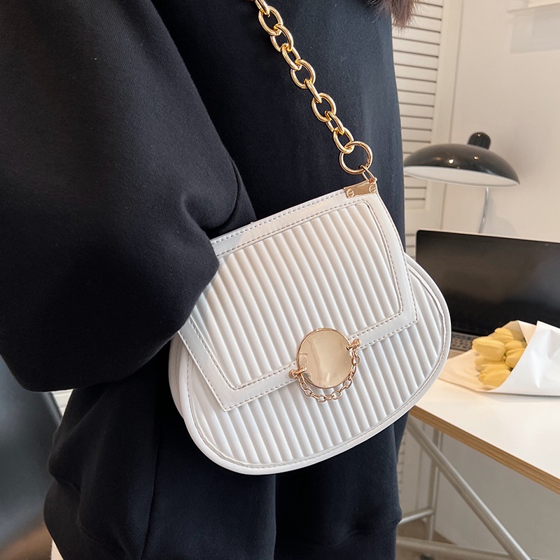 Túi đeo vai IELGY có dây xích dễ phối đồ thời trang cho phái nữ