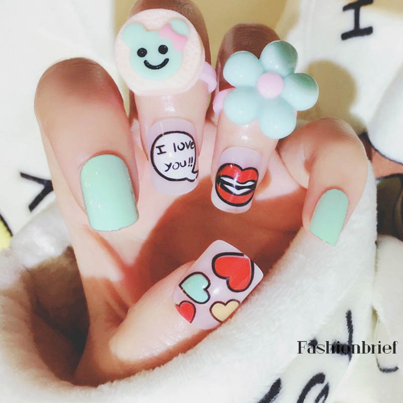 [Hàng mới về] Set 24 đầu móng giả ngắn vuông màu trắng xanh phối trái tim đôi môi đỏ đáng yêu
