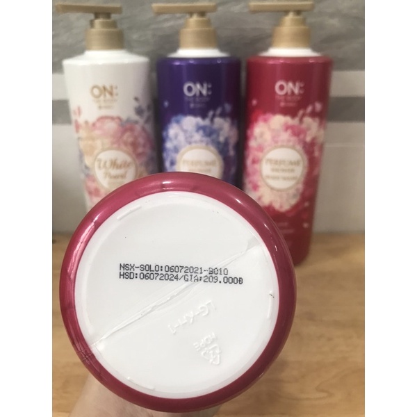 1000ML COMBO 2 Chai Sữa tắm dưỡng ẩm hương nước hoa On: The Body Perfume Classic Pink 1000g