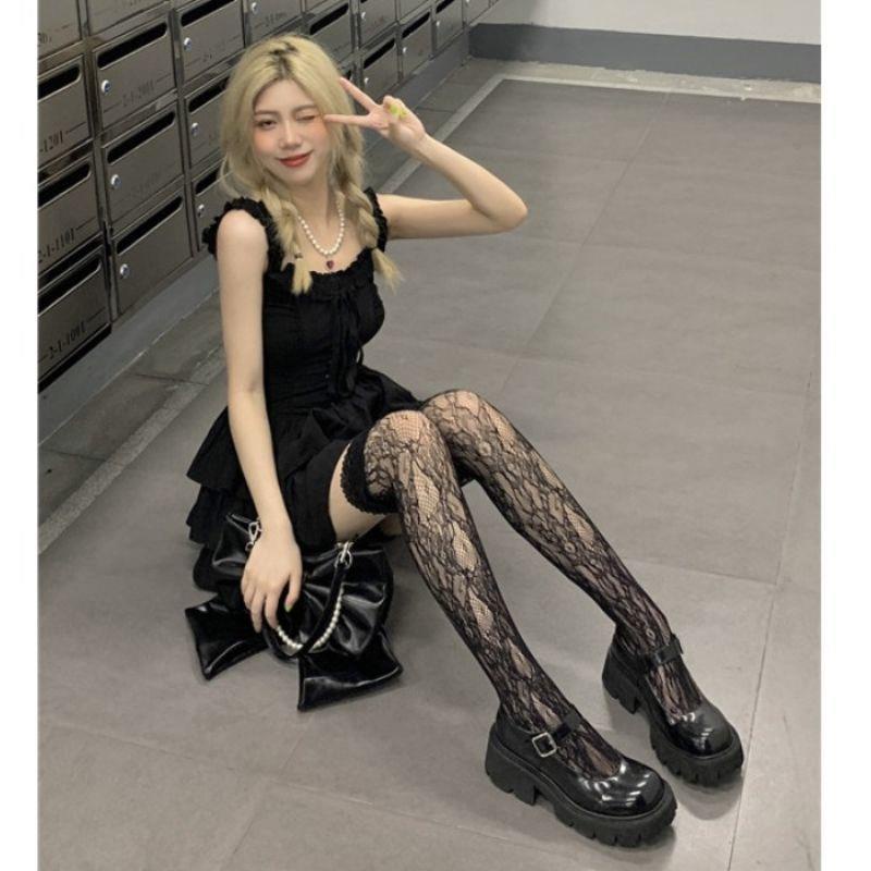 Đầm Hai Dây Dáng Ôm Màu Đen Phong Cách Pháp Thời Trang Xuân Hè 2022 Cho Bạn Gái