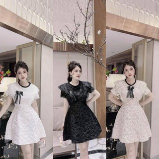 V689 Đầm dự tiệc, Đầm tiểu thư sang chảnh, phối viền cổ đen, tay cánh tiên xếp zen, kèm tag hoa zen