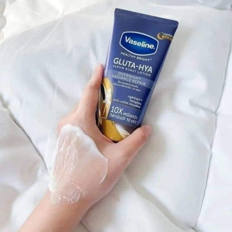 DƯỠNG THỂ VASELINE HEALTHY BRIGHT GLUTA-HYA SERUM BURST UV LOTION 330ML