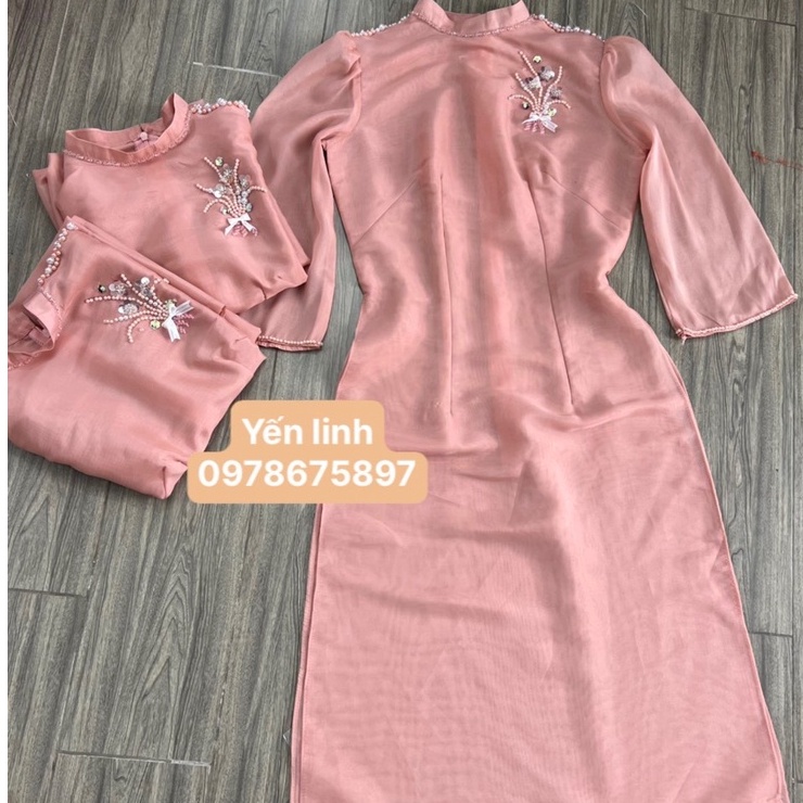 Áo dài cách tân Uyển Thi tay loe 4 tà xinh xắn cho các nàng