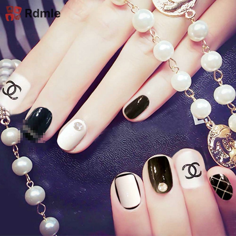 Bộ 24 Móng Tay Giả Hình Vuông Màu Trắng Đen Đơn Giản