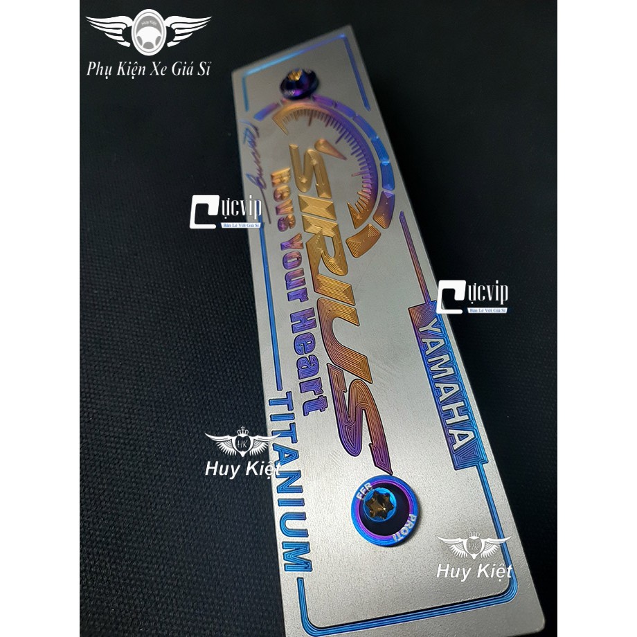 [Rẻ Vô Địch] - (3624) - Bảng Tên Xe Sirius Titan (Mẫu Titan Khò) Và 2 Ốc ProTi Đẳng Cấp