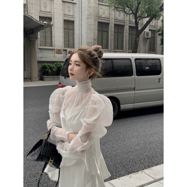 Set  váy yếm hai dây trắng dài cổ xẻ v midi maxi xếp tầng áo voan cổ lọ cao tay phồng bồng dài