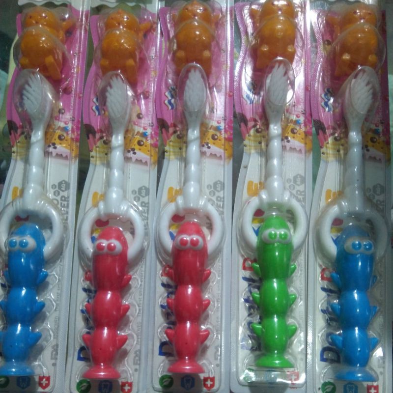 Bàn Chải Trẻ Em DentalB Kids thêm hình Pitachu ngộ nghĩnh