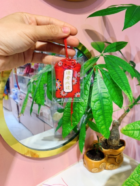 Móc khóa túi gấm may mắn Omamori Nhật