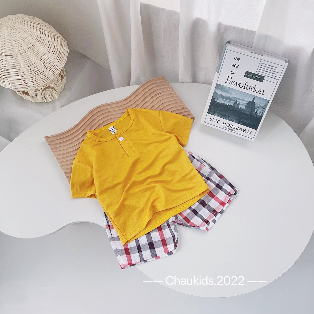 Bộ cộc tay bé trai, bộ áo cotton đũi đơn giản kèm quần thô kẻ cho bé