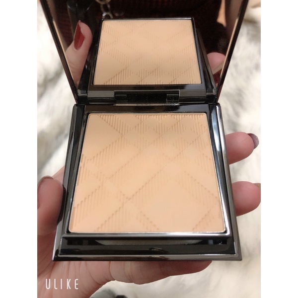 Phấn phủ Burberry