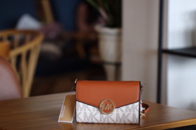 Túi MICHAEL KORS trắng JET SET