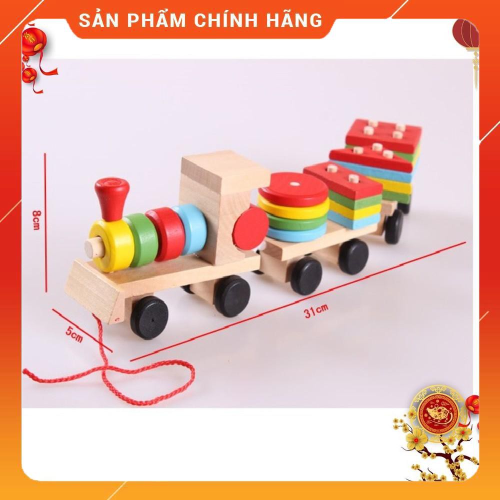 Đoàn tàu chở hình bằng gỗ