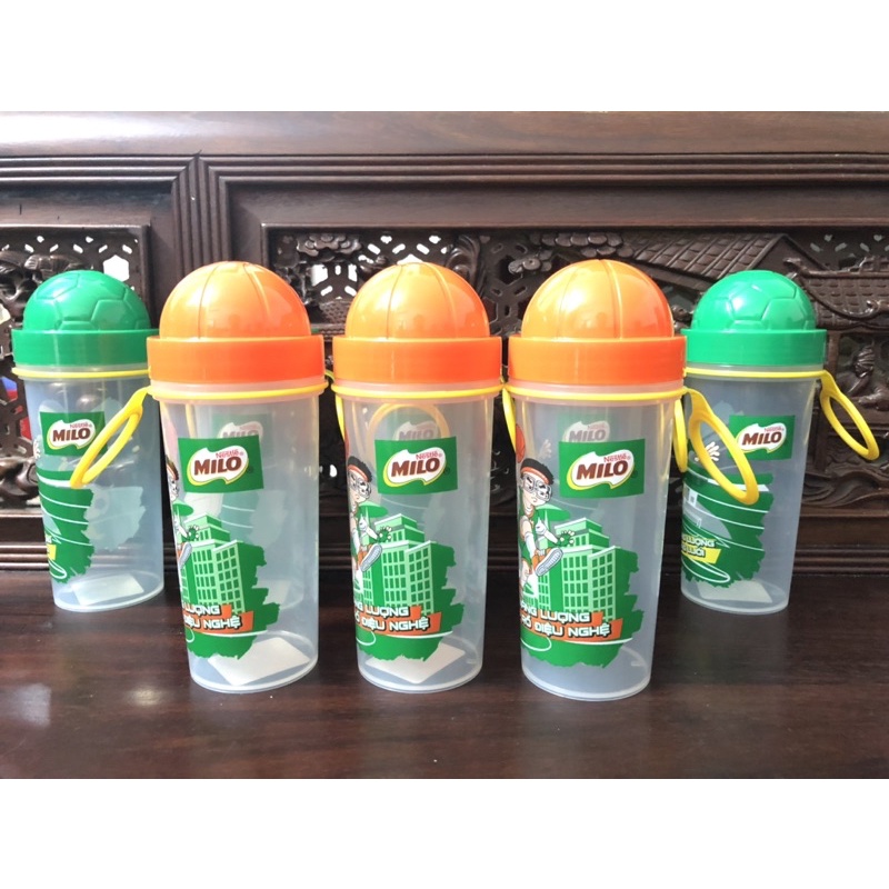 BÌNH NƯỚC MILO NĂNG ĐỘNG NẮP HÌNH TRÁI BÓNG 2 MÀU MỚI
