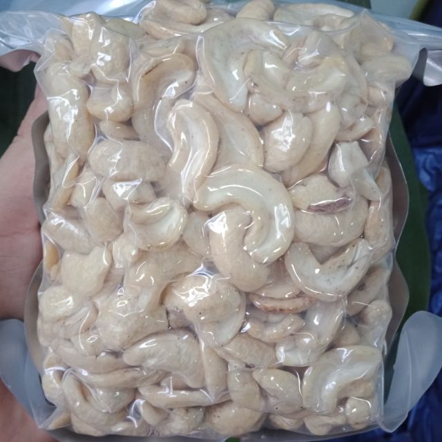 Hạt điều sống vỡ đôi
