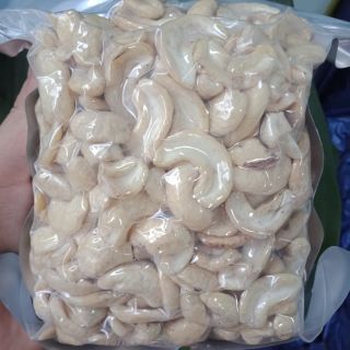 Hạt điều sống vỡ đôi