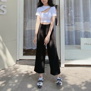 ÁO THUN CUT OUT NGỰC