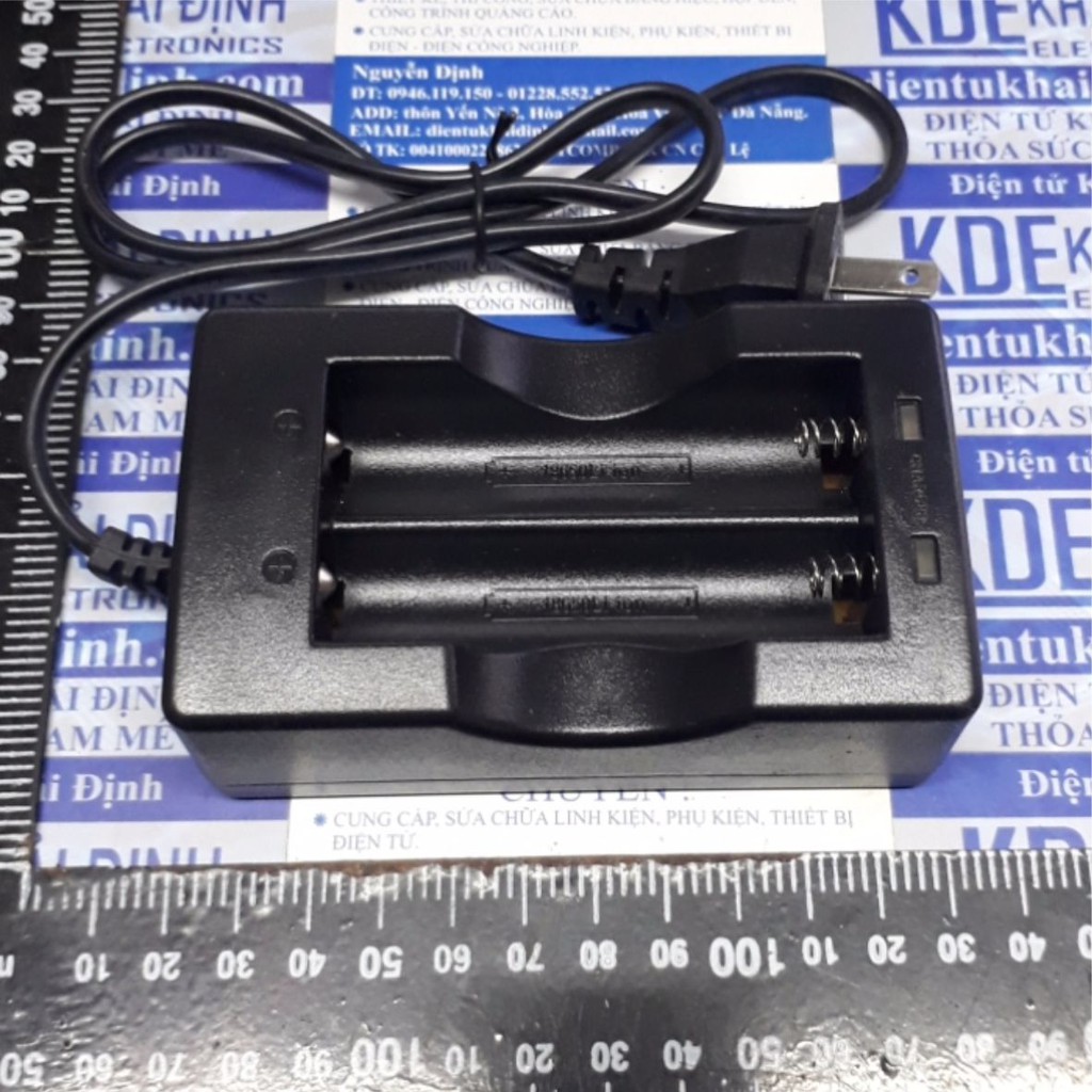 CỤC CỦ SẠC DOCK SẠC 2 VIÊN PIN LITHIUM 18650 3.7V CÓ DÂY CẮM DÀI kde4695