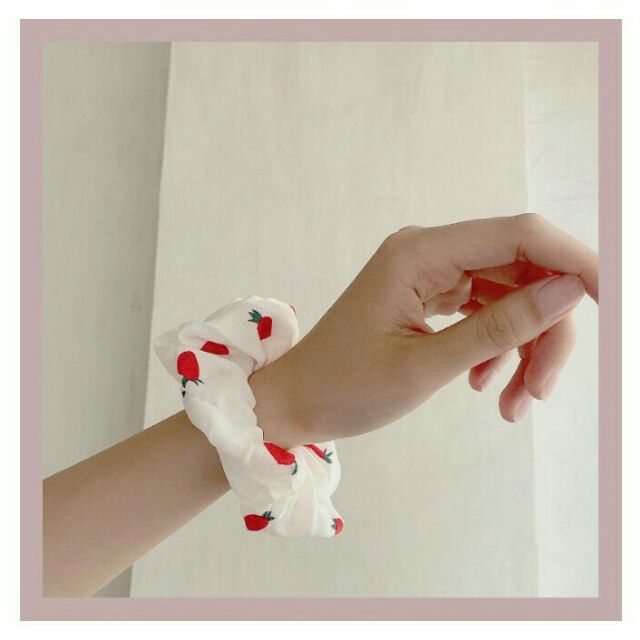 SCRUCHIES TRÁI DÂU ĐÀ LẠT CUTE