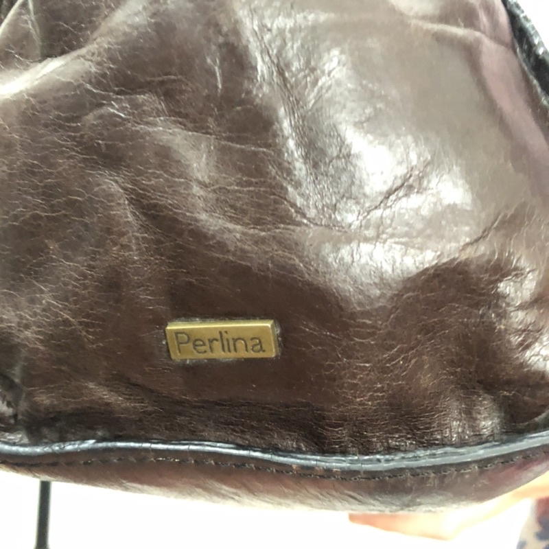 Túi xách si màu nâu hiệu Perlina