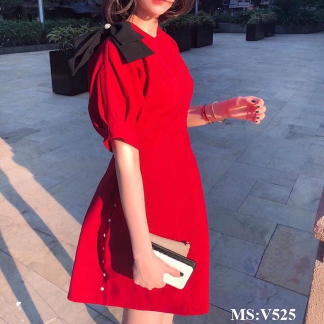 Váy nơ đỏ
