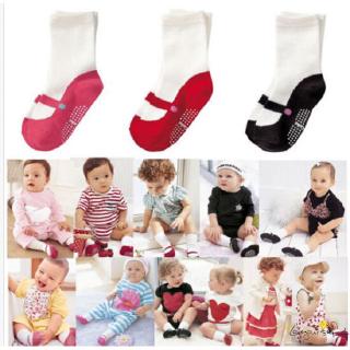 1 Đôi vớ giữ ấm chống trượt cho bé