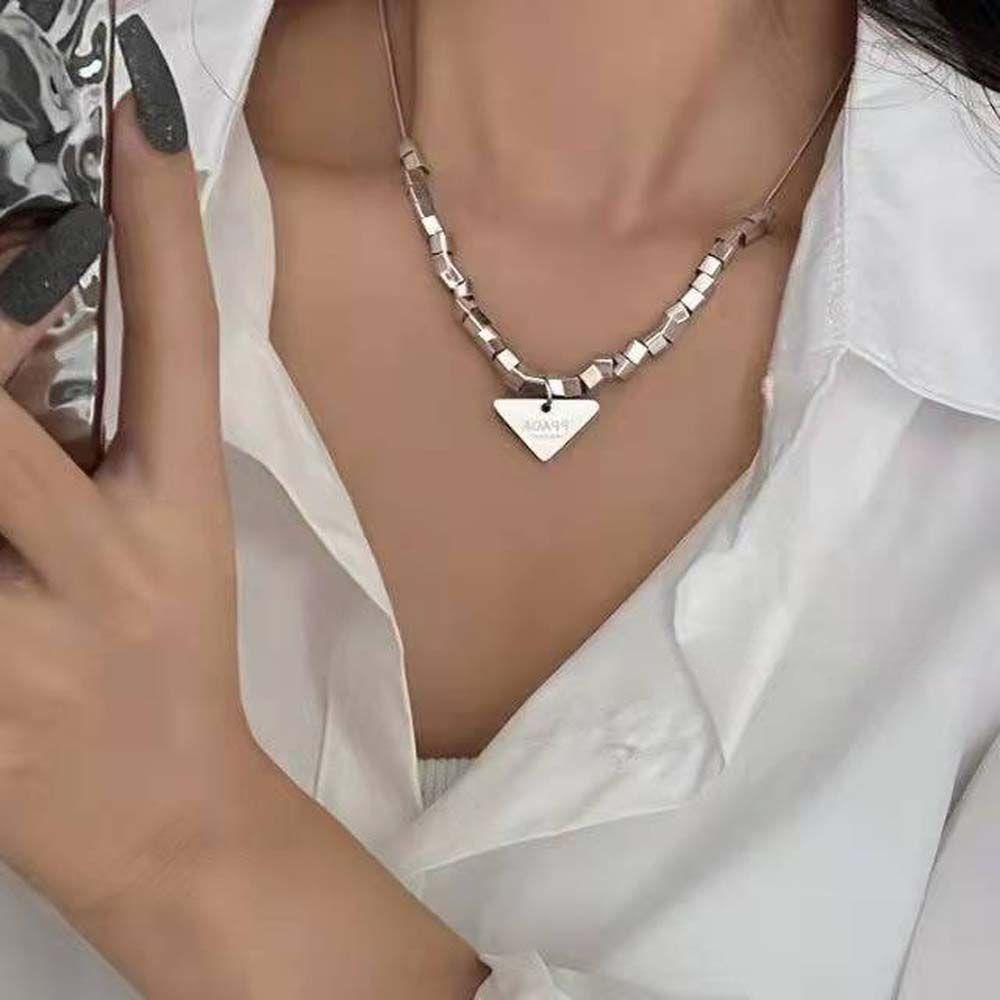 Vòng cổ Mặt Tam Giác Bằng Thép Titan Thời Trang Cho Cặp Đôi