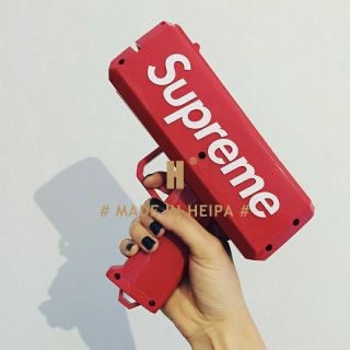 Súng bắn tiền Supreme tặng kèm 100 tờ tiền Supreme + pin con thỏ or pin 9V
