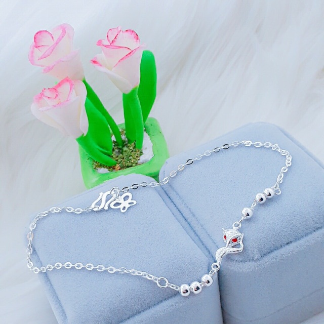 Lắc tay , lắc chân hồ ly