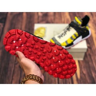 Giày HUMAN race vàng