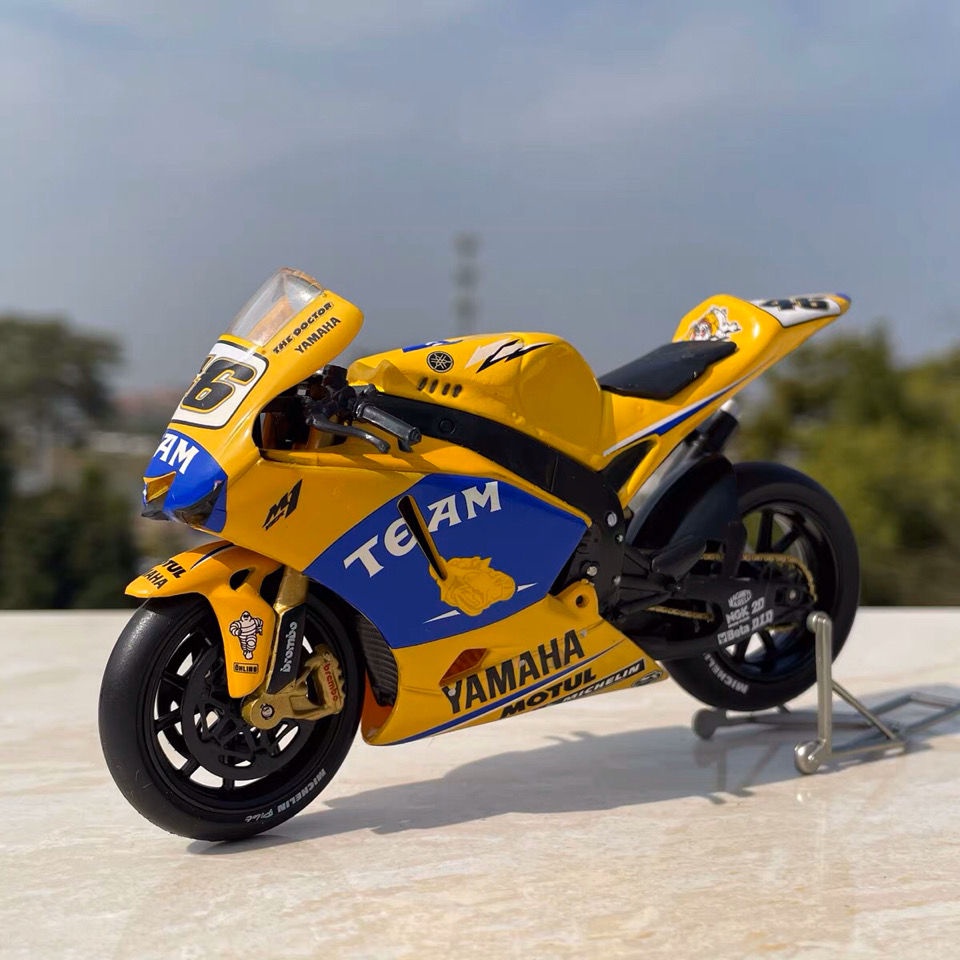 Xe Đua Yamaha M1 Moto GP Tỉ Lệ 1:18 Mô Hình Xe Mô Tô Rossi 46 Độc Đáo Sống Động