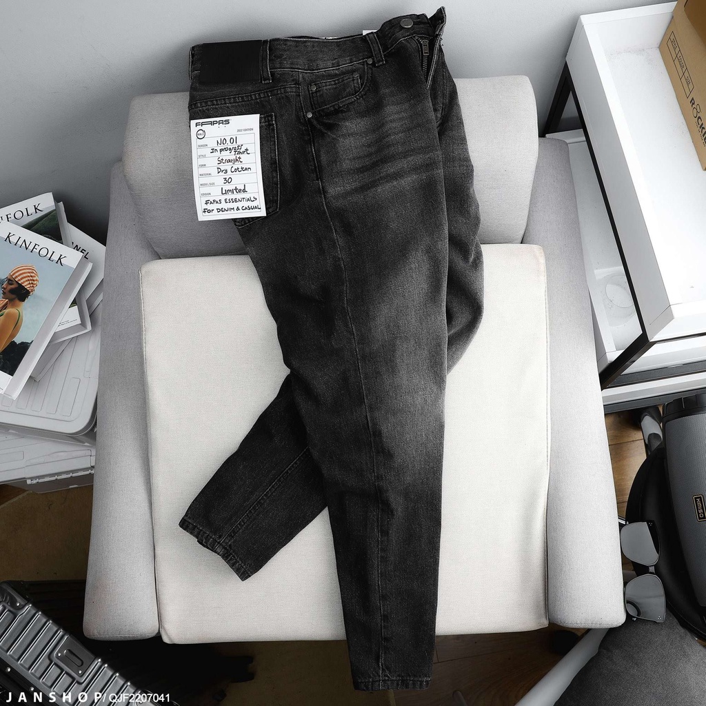 Quần Jean Form Straight Fit Chắc Chắn, Thoải Mái Sẽ Làm Hài Lòng Những Anh Chàng Thích Sự Đơn Giản