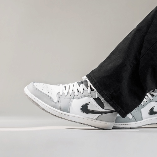 Giày sneaker Nike Air Jordan 1 Mid Grey chính hãng