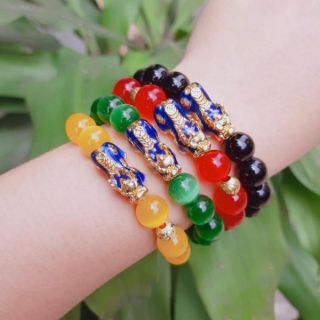 Vòng đá phong thủy mix tỳ hưu đổi màu theo nhiệt độ