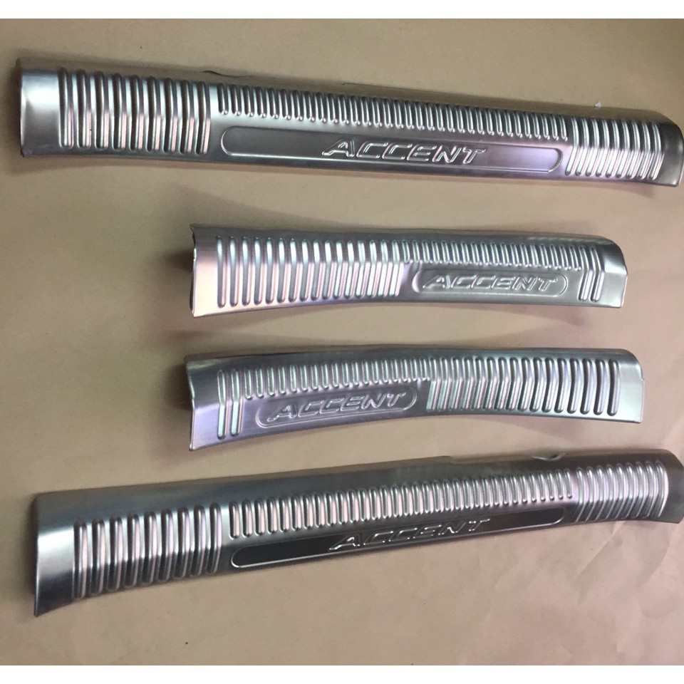 Bộ 8 ốp bậc trong ngoài accent 2018 2019 - mẫu inox