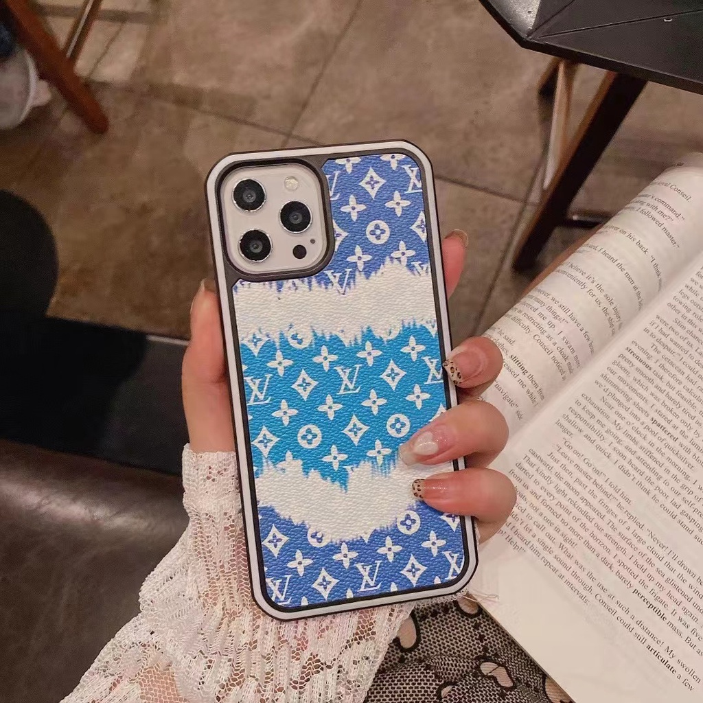Ốp điện thoại da màu gradient logo LV sang trọng cho IPHONE 13 PRO MAX I13 13PRO 11 PRO MAX I11 XS MAX 12PRO 12 PRO MAX