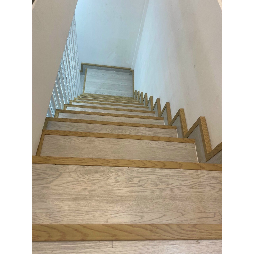 Nẹp nhựa V góc ngoài GIÁ RẺ. Dài 2.7m.Vận chuyển cắt làm đôi.Nhận thi công