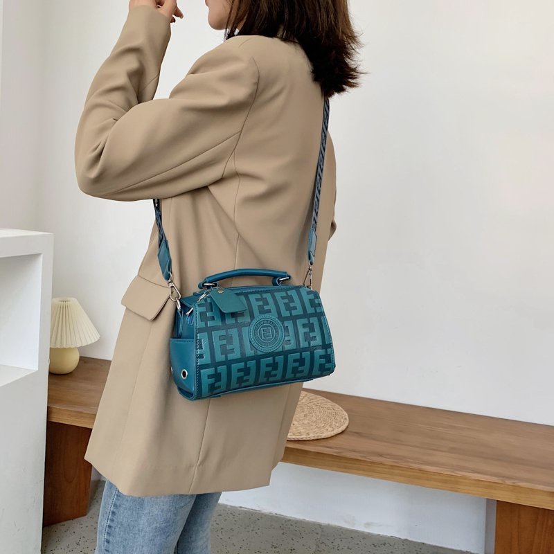 Túi đeo chéo da mềm cỡ lớn in chữ phong cách vintage thời trang cho nữ 2022