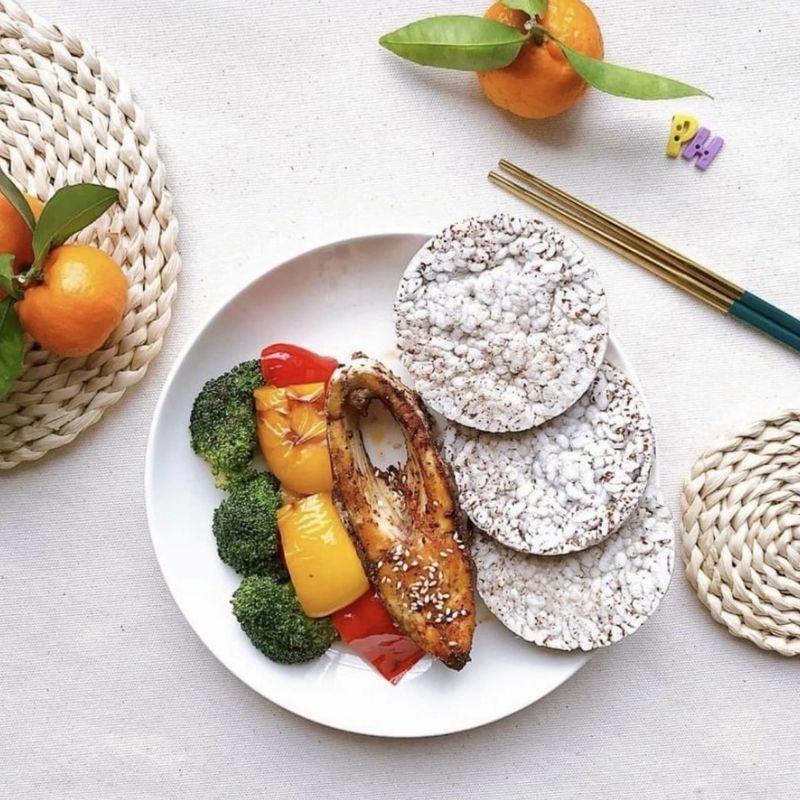 Bánh gạo lứt nguyên hạt Hello Rice gồm yến mạch  tím than , huyết rồng eatclean &healthy