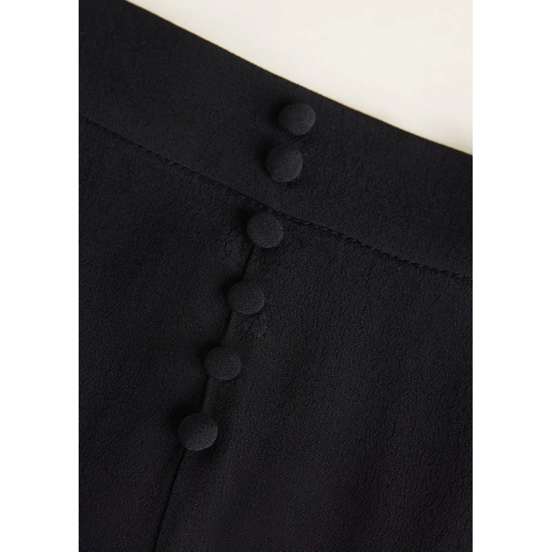 Quần shorts Mango