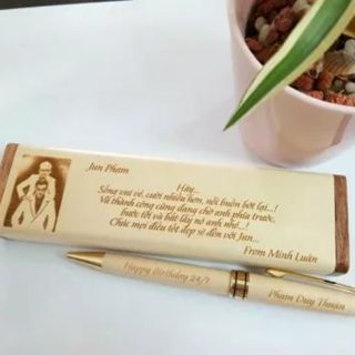 Bút gỗ khắc tên
