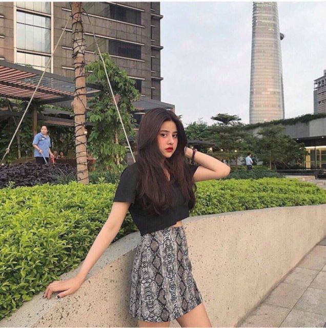 Áo Croptop cổ v-o neck form rộng thời thượng