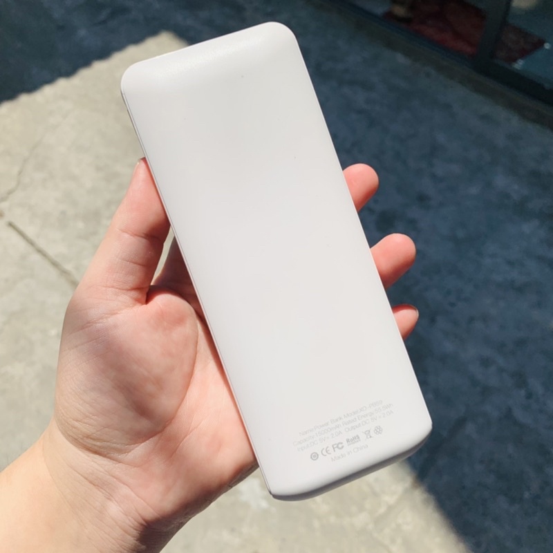 Pin sach dự phòng Titan 10.000mAh vỏ kim loại Hỗ trợ sạc 2A 2 cổng ra output