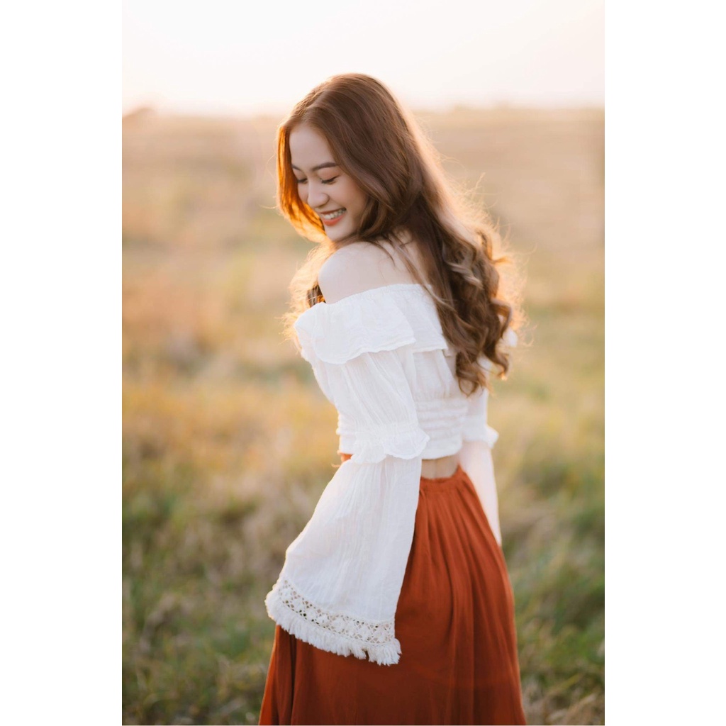 MORI - Áo croptop xô bẹt tay loe