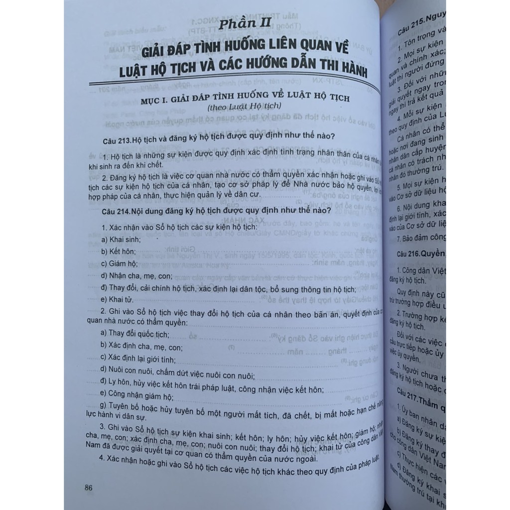 Sách - Giải đáp pháp luật về hôn nhân gia đình và các quy định thực thi mới nhất